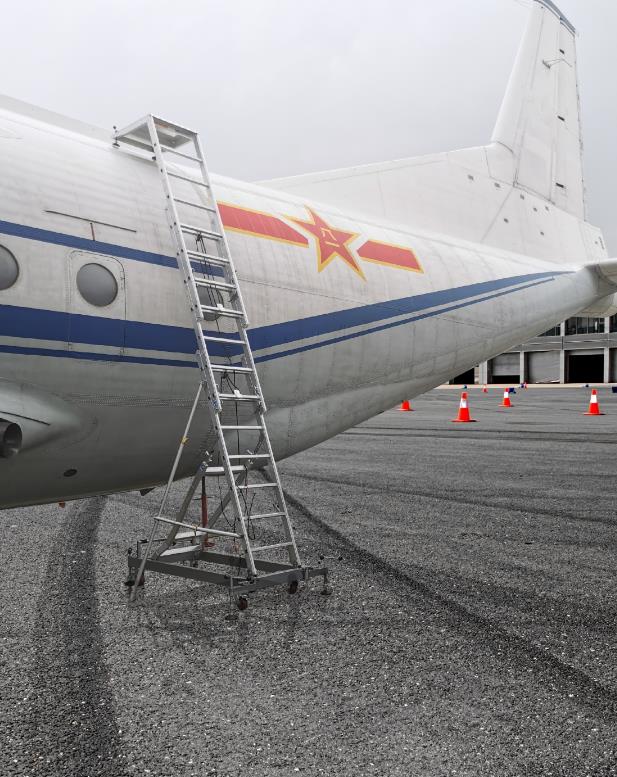 飞机发动机维修梯